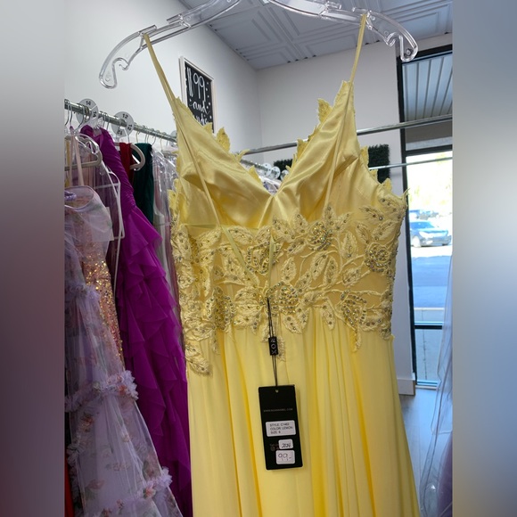 Sunshine Lace Bodice Prom Dress - Yellow - Picture 4 of 5